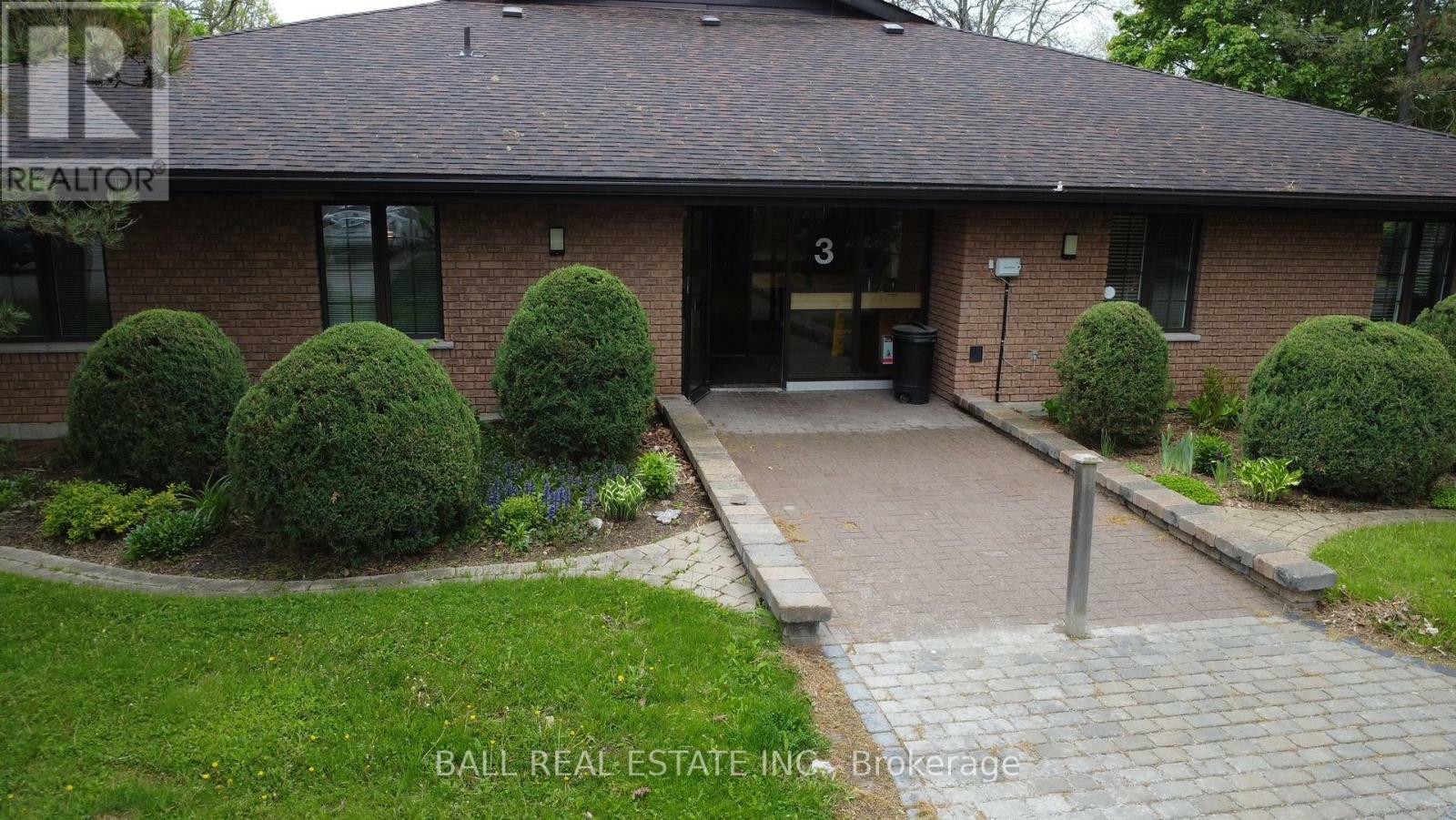 Property Photo:  3 Paddock Wood #2  ON K9H 7H2 
