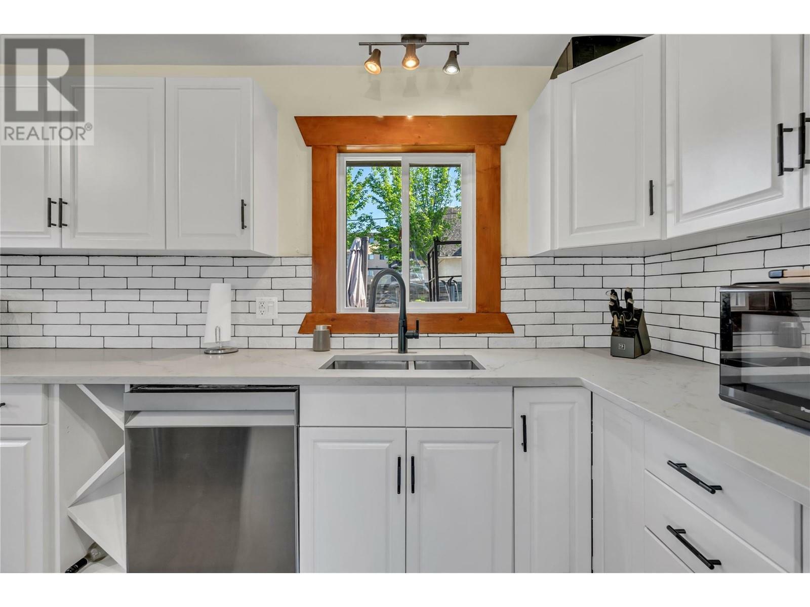 Property Photo:  53 Granby Place  BC V2A 2Z3 