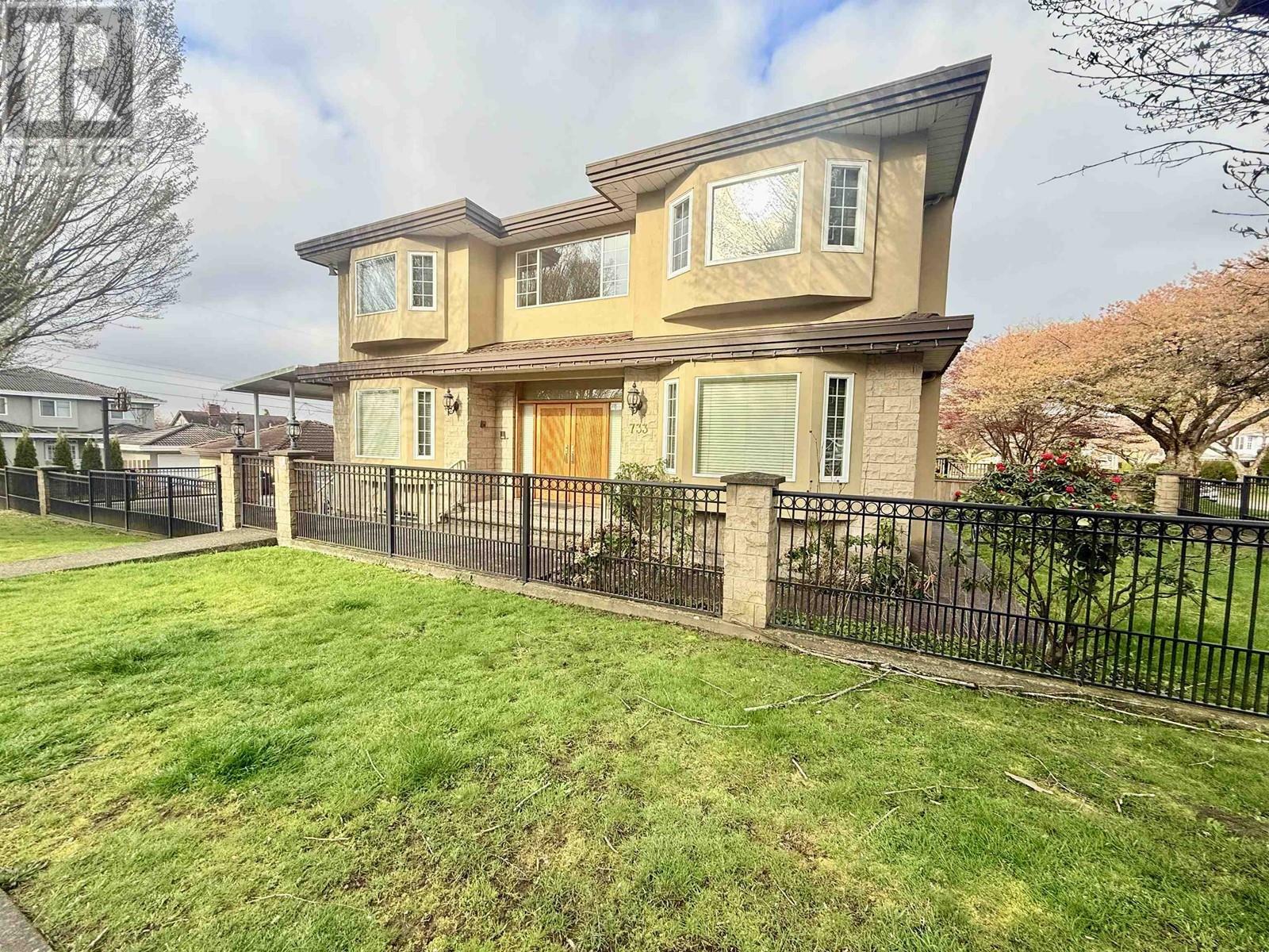 Property Photo: 733 Macdonald Avenue BC V5C 6N6