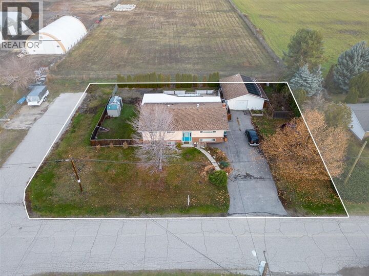Photo de la propriété:  3219 St. Amand Road  BC V1W 3P2 