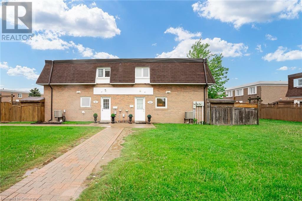 33 Town House Crescent  Brampton ON L6W 3C3 photo