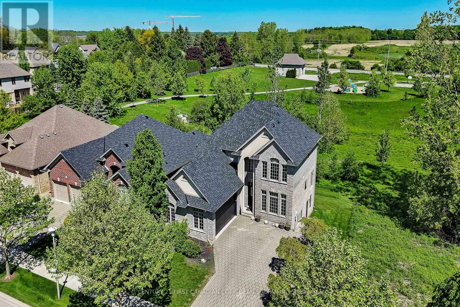 Photo de la propriété: 224 Skyline Avenue ON N5X 0A3