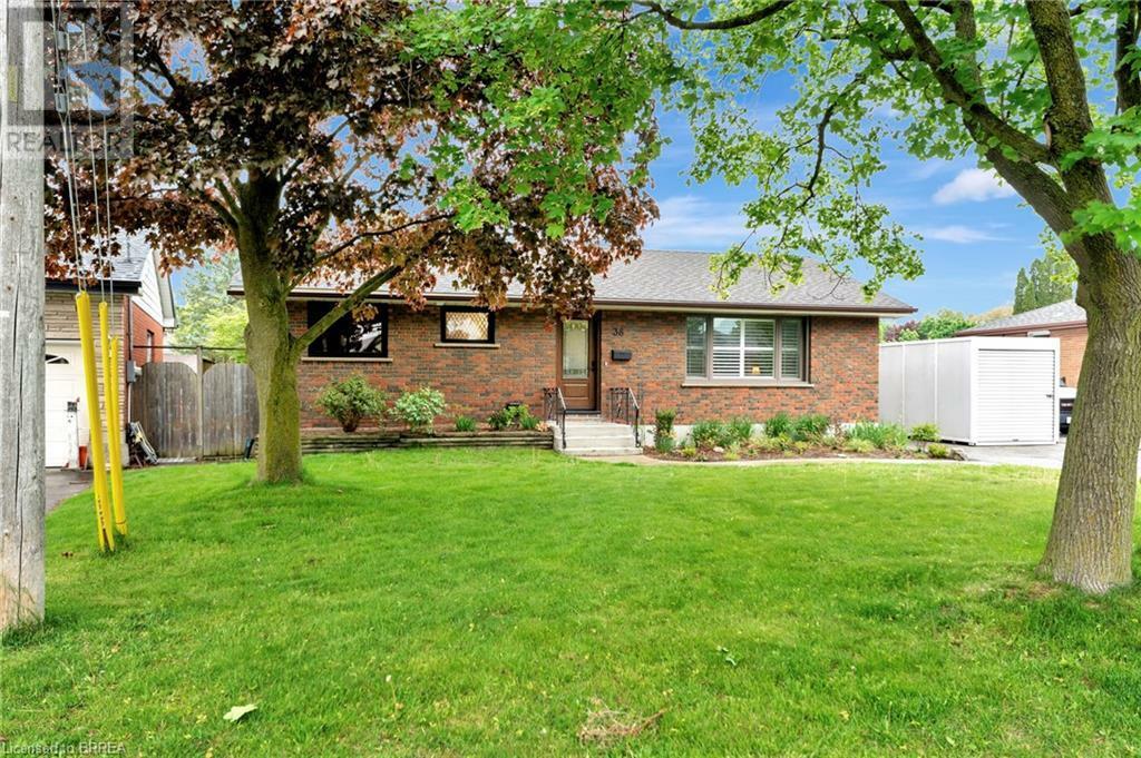 Property Photo:  38 Hickery Place  ON N3S 3C8 