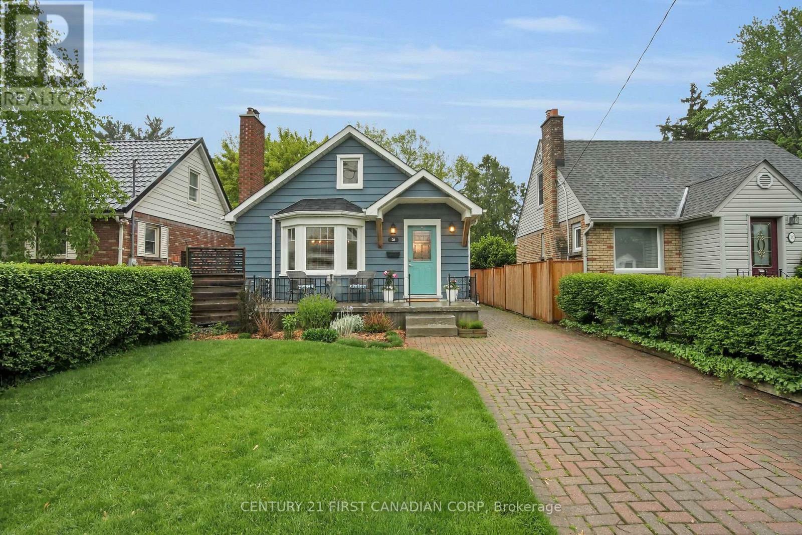 Photo de la propriété: 28 Devonshire Avenue ON N6C 2H4