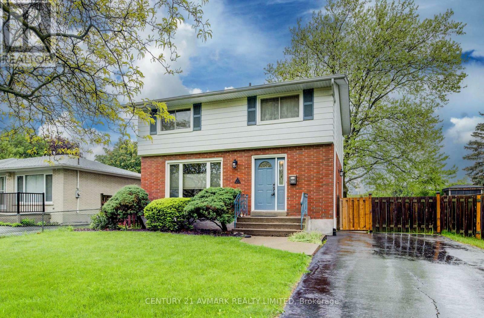 Property Photo: 101 Meredith Drive ON L2M 6C5