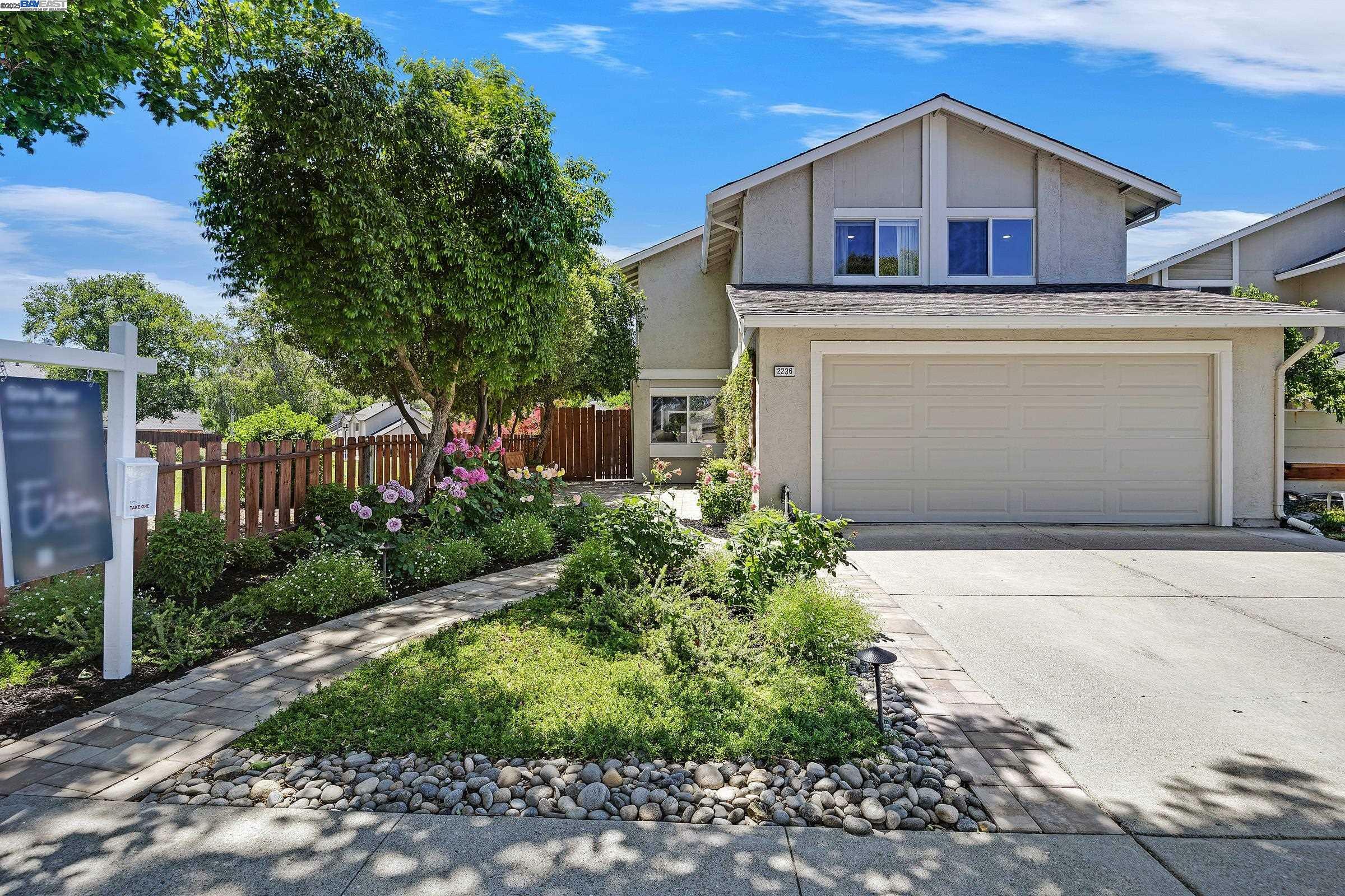 Property Photo: 2236 Oakland Ave CA 94588