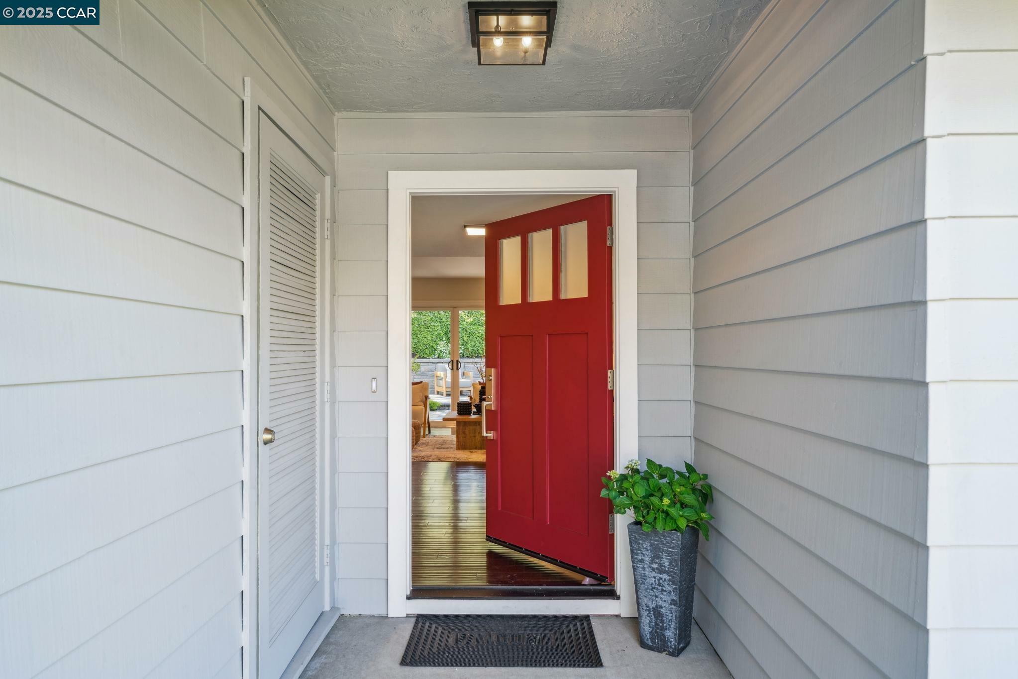 Property Photo: 2533 Dapplegray Ln CA 94596