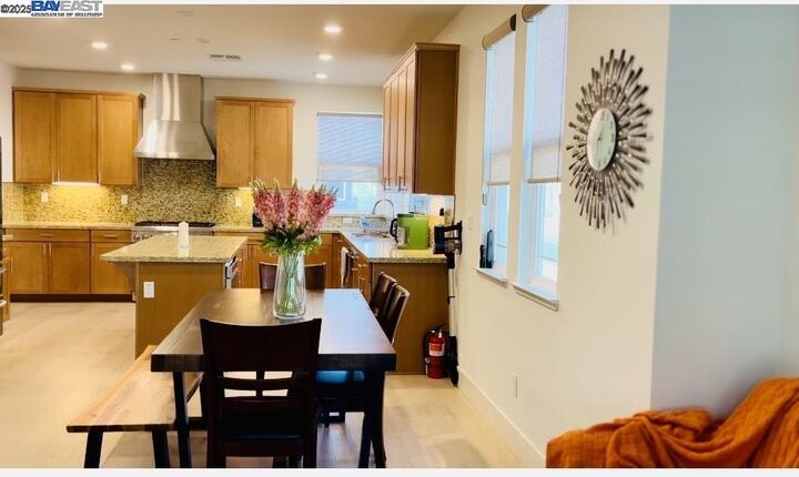 Property Photo:  542 Santa Maria Ter 5  CA 94085 