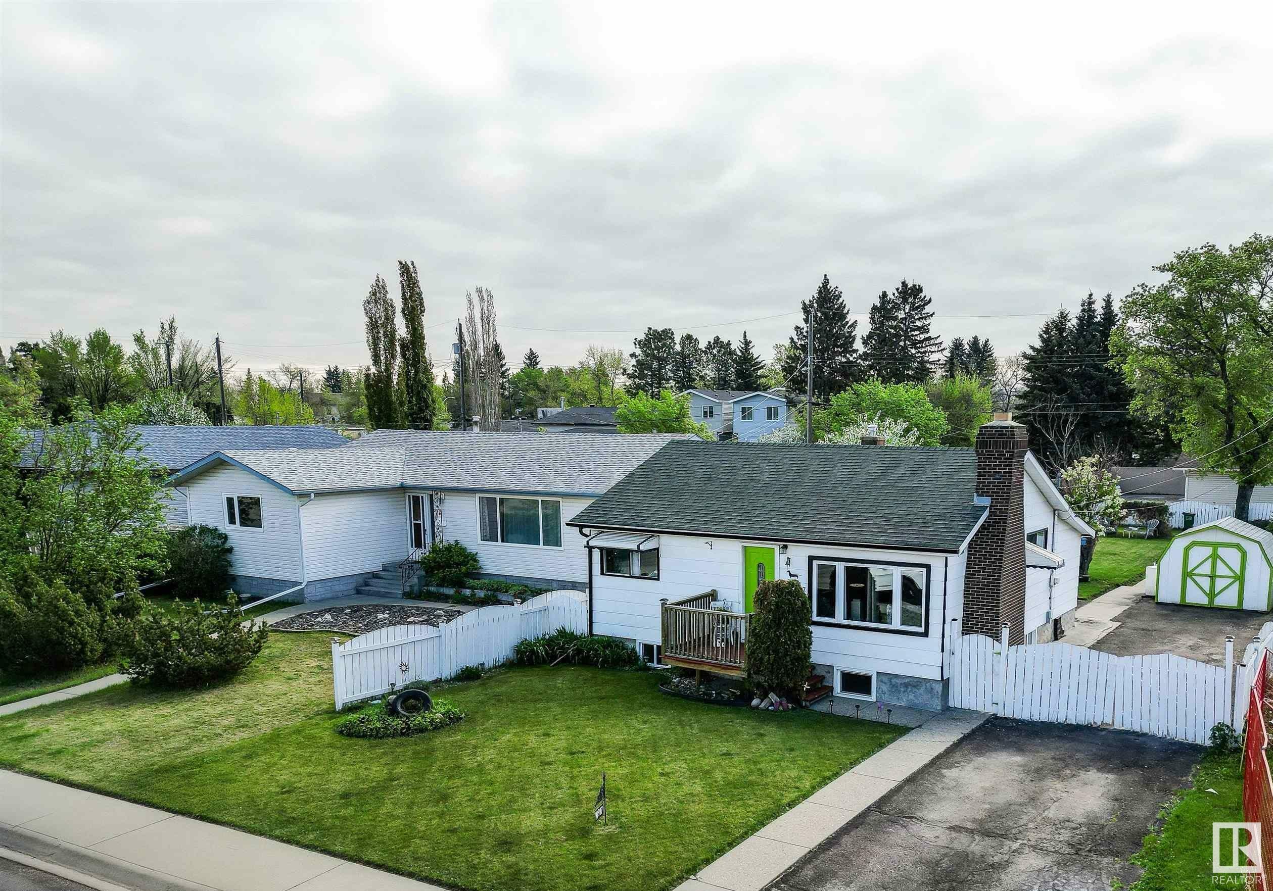 Photo de la propriété: 10917 151 Street NW AB T5P 1R8