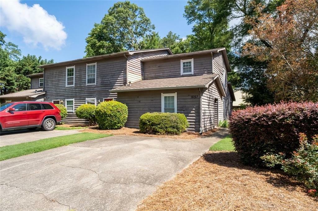 Property Photo: 1657 Wynndowne Trail GA 30080