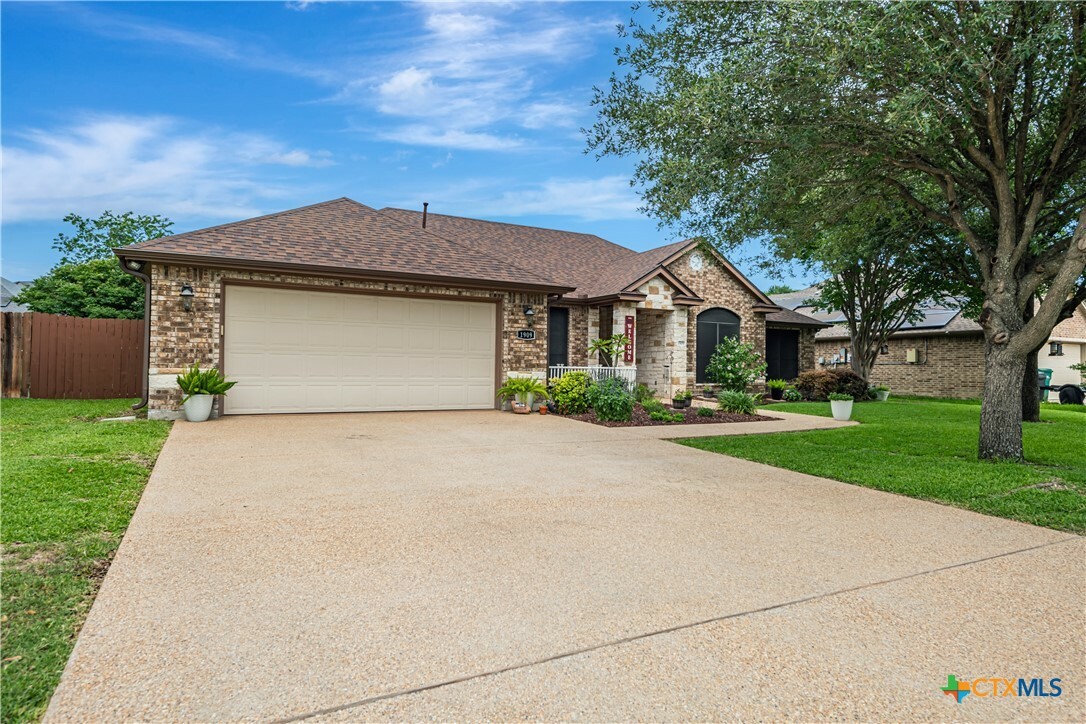Property Photo: 1909 Deer Field Way TX 76548