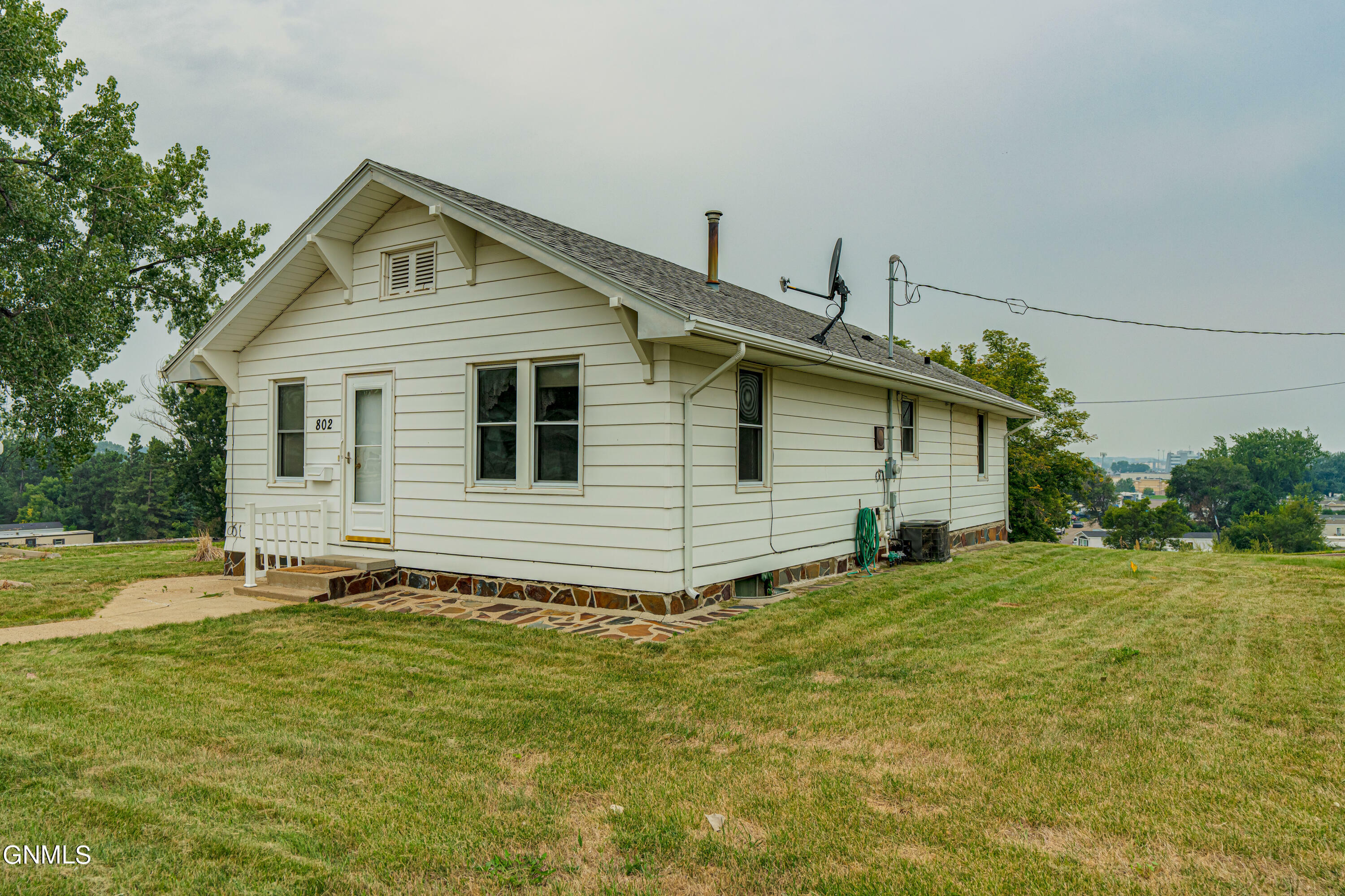 802 S 16th Street  Bismarck ND 58504 photo