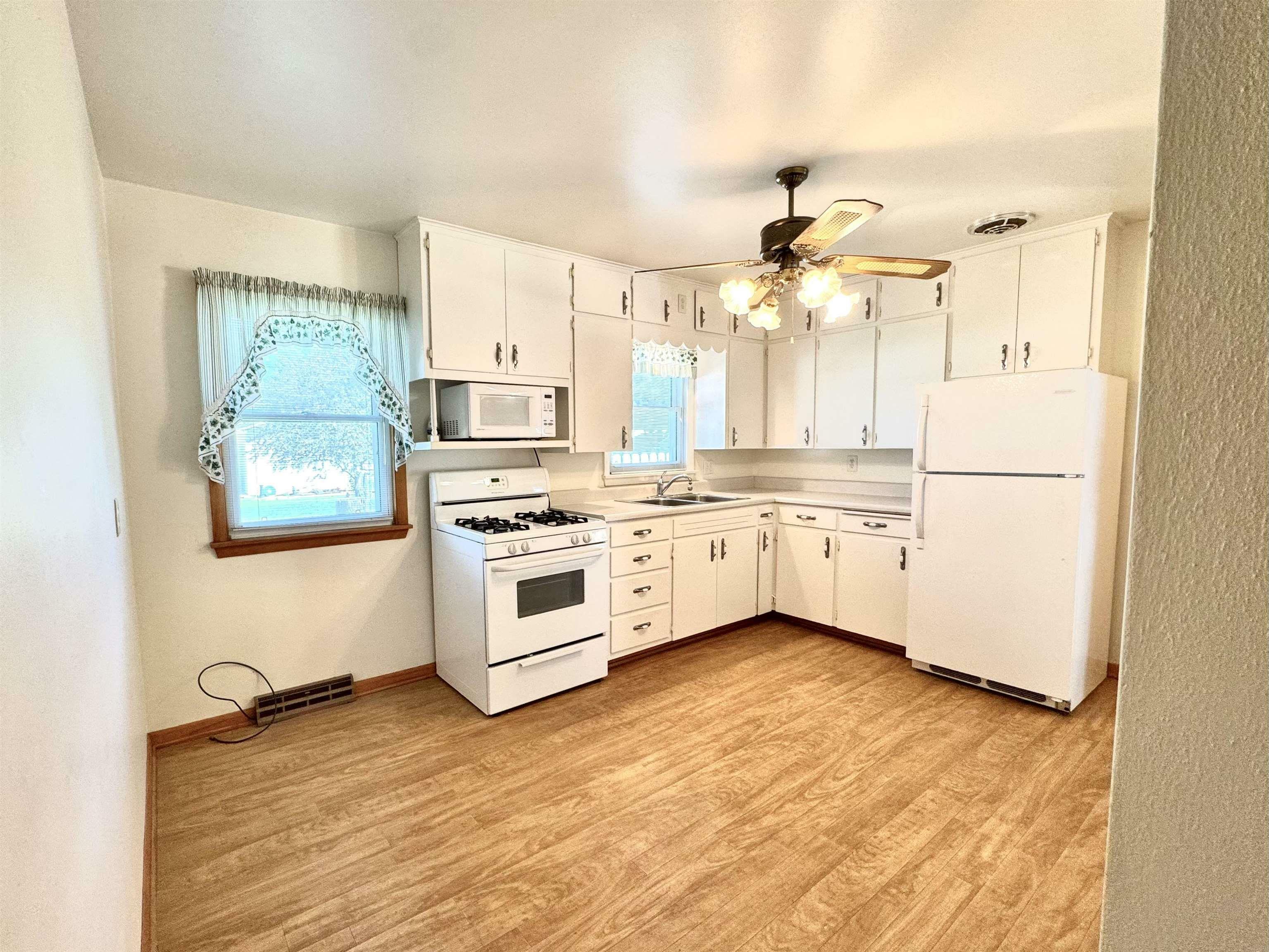 Property Photo: 802 Poplar St IA 50651