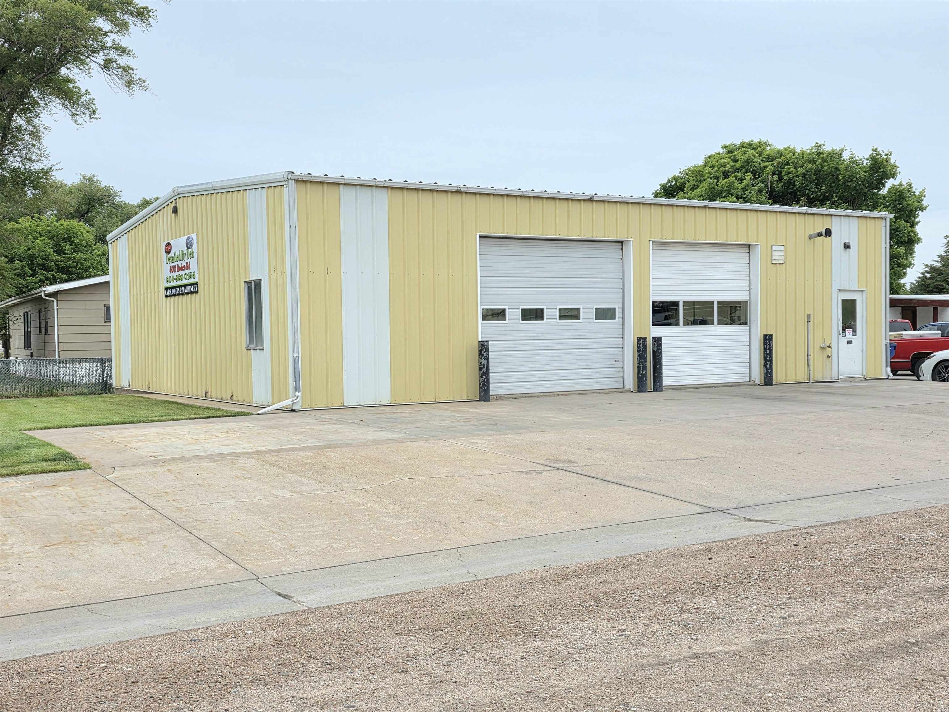 Property Photo: 4004 W 14th 4005 Rodeo Rd NE 69101