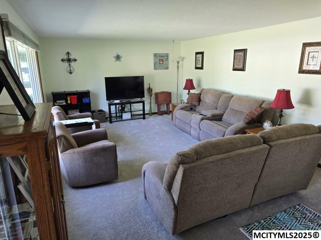 Property Photo: 521 S Kentucky IA 50401