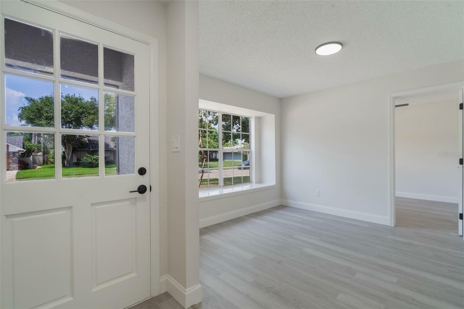 Property Photo: 1633 Pinehurst Drive FL 32707