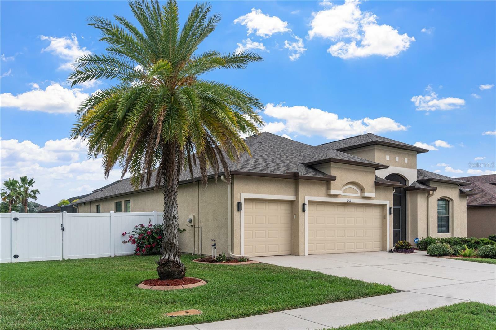 Property Photo: 8511 White Poplar Drive FL 33578