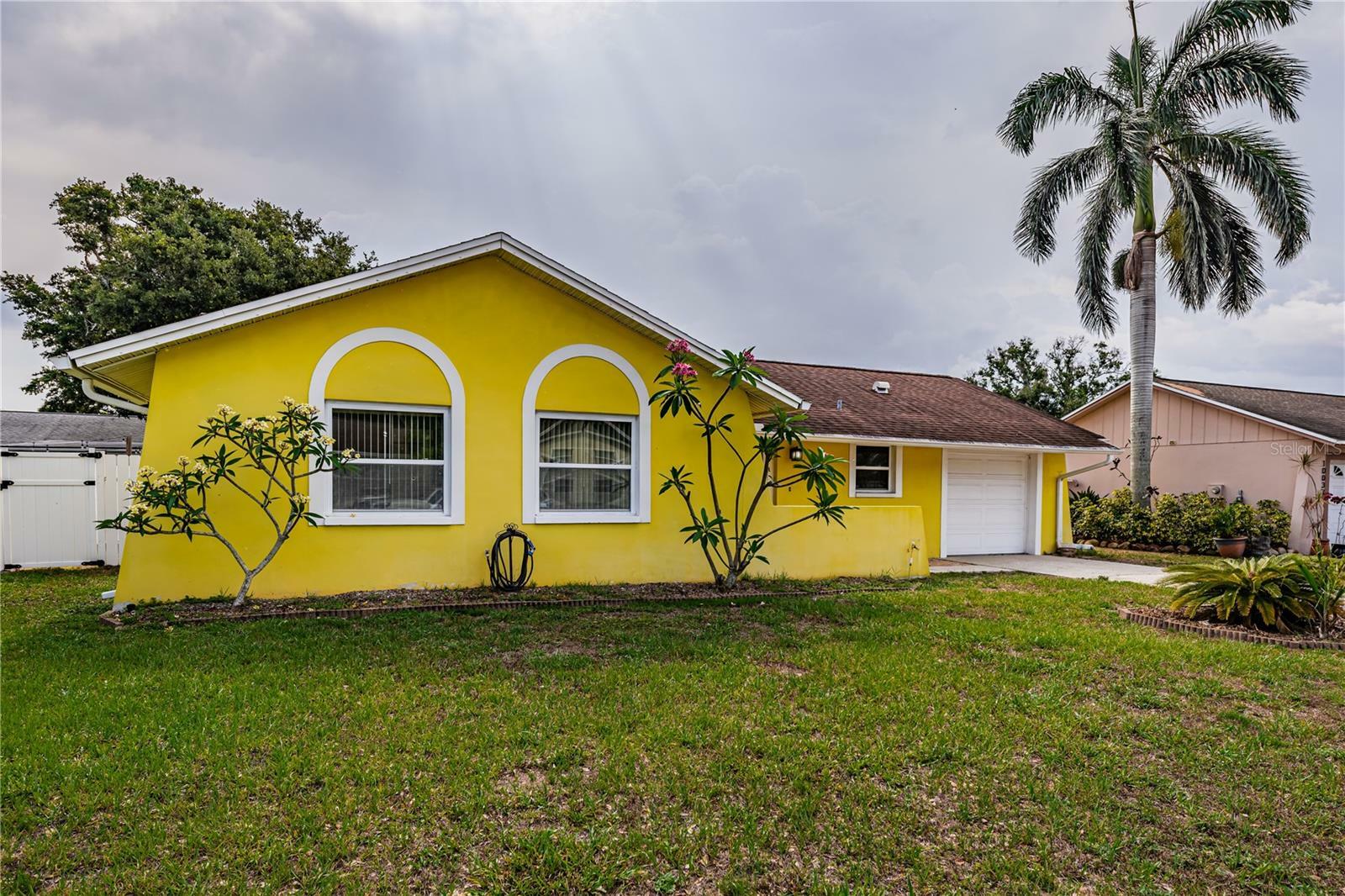 Property Photo: 10051 82nd Lane FL 33777