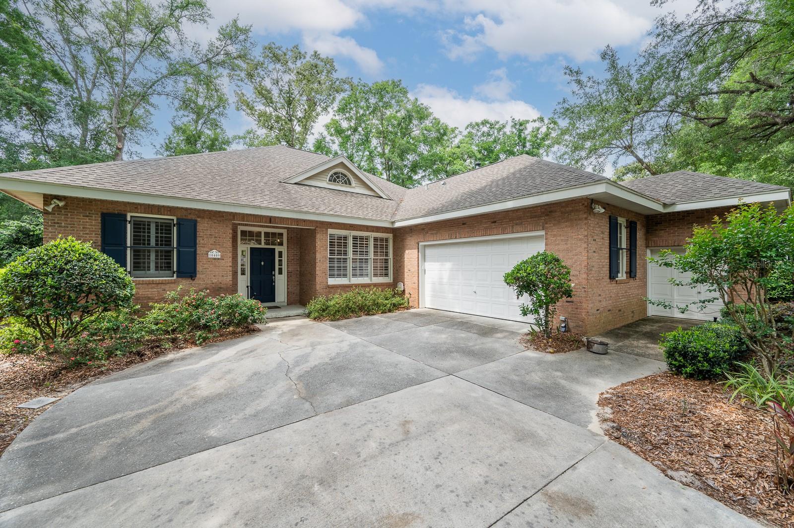 Property Photo: 10409 SW 49th Lane FL 32608