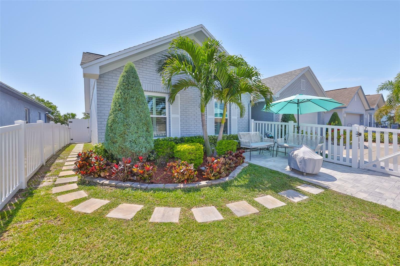 Property Photo: 214 Lookout Drive FL 33572
