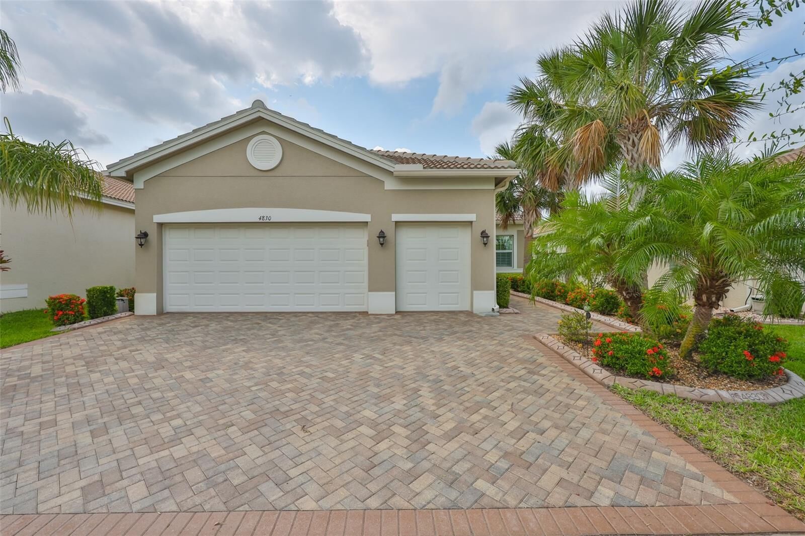 Property Photo: 4830 Grand Banks Drive FL 33598