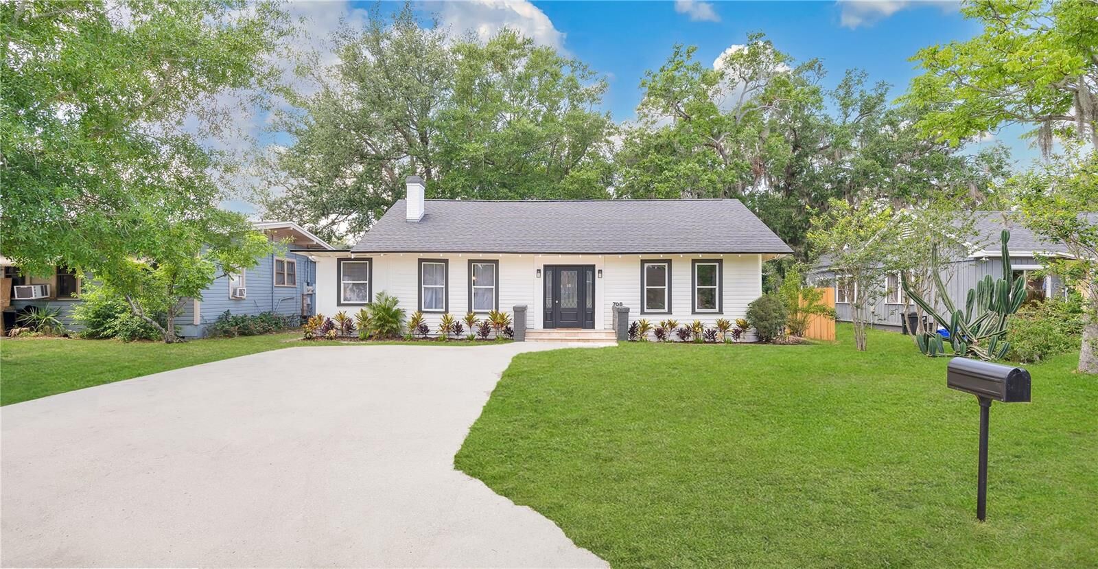 Property Photo: 708 S Laurel Avenue FL 32771