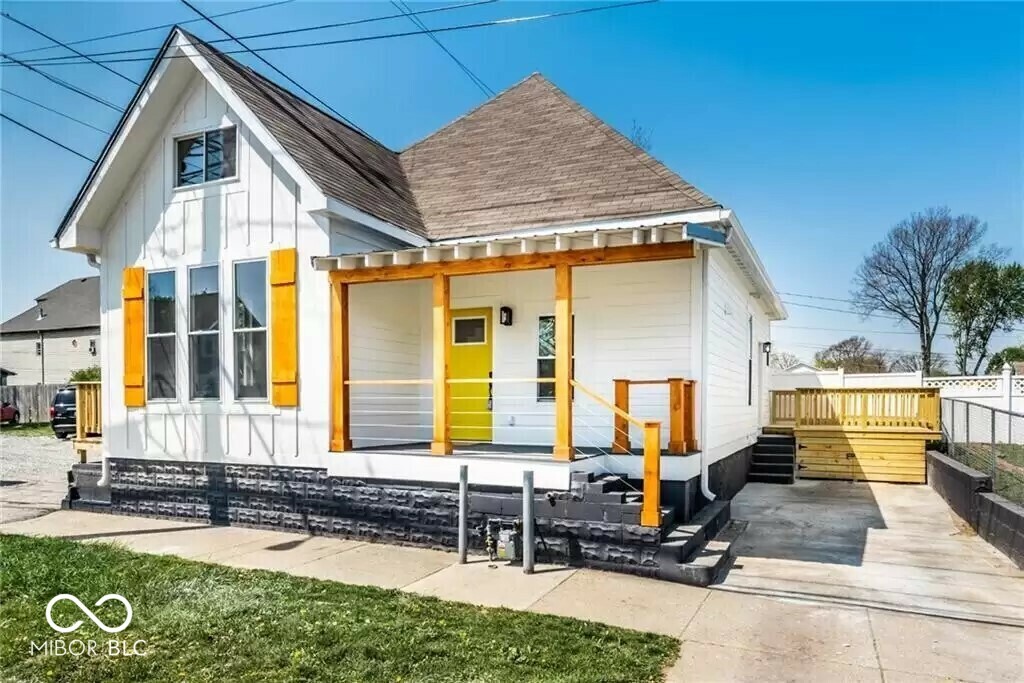Property Photo: 918 S State Avenue IN 46203