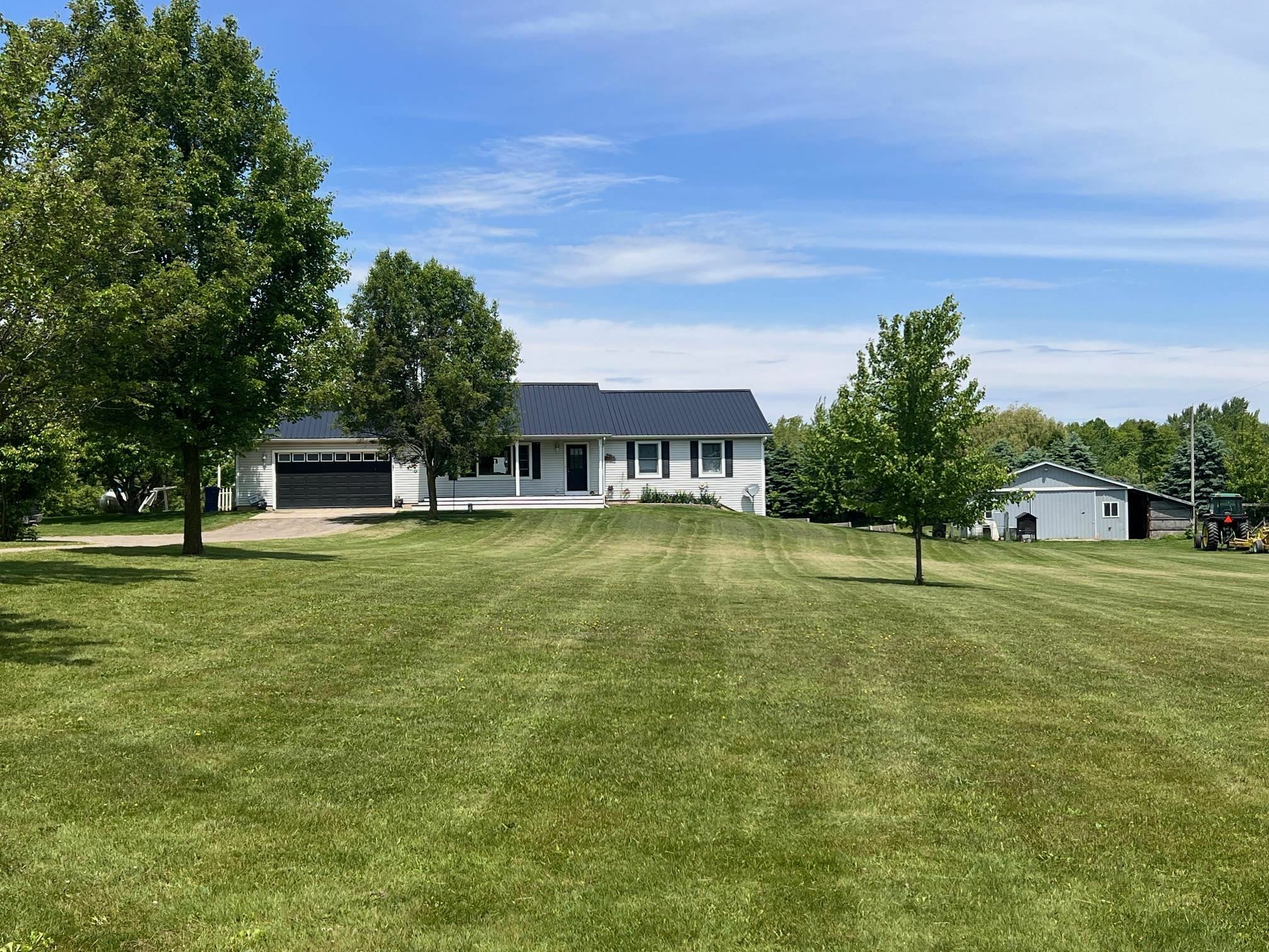 Property Photo: 132 W Lansing Road MI 48857
