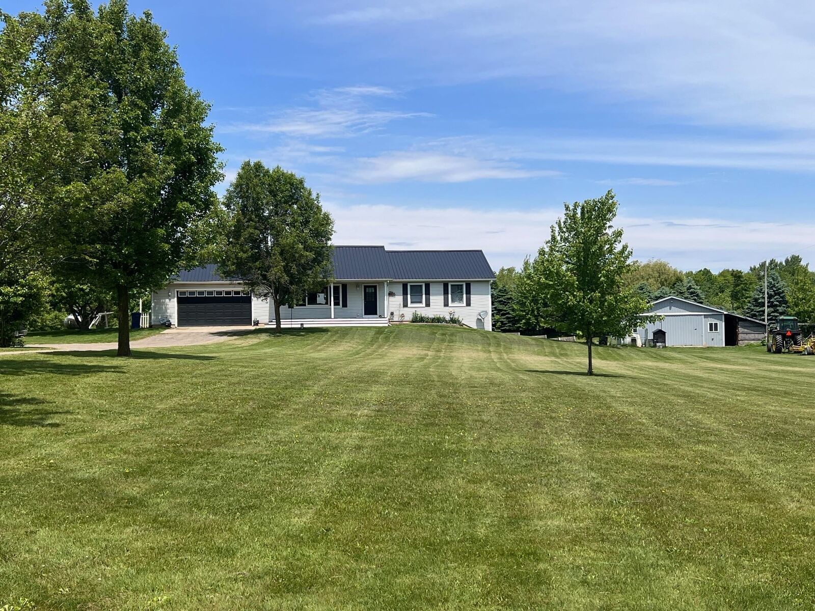 Property Photo:  132 W Lansing Road  MI 48857 