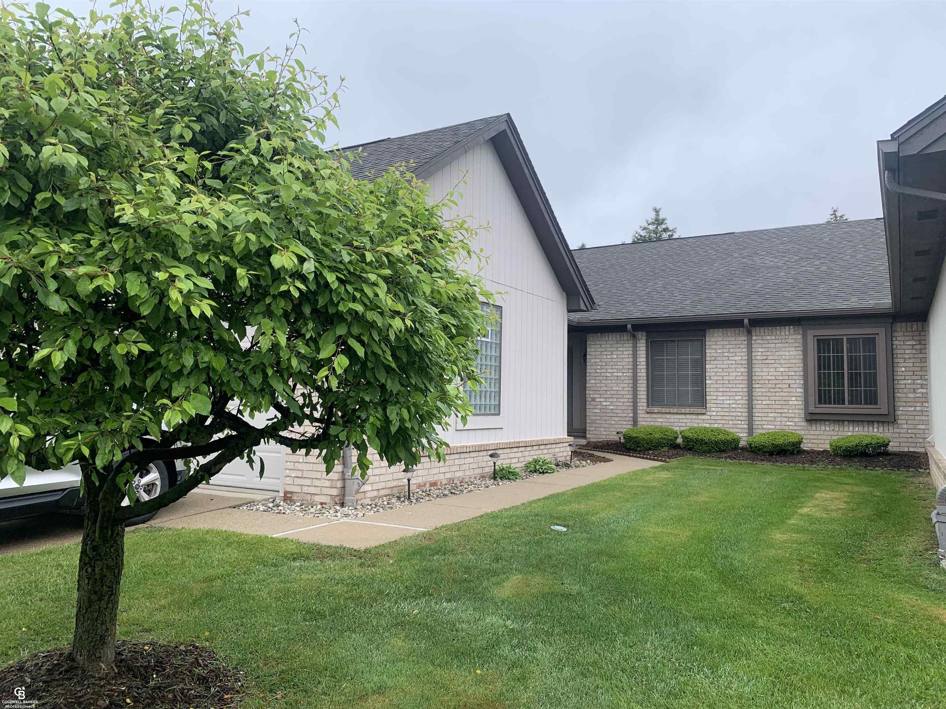 Property Photo:  13304 Highland Circle  MI 48312 