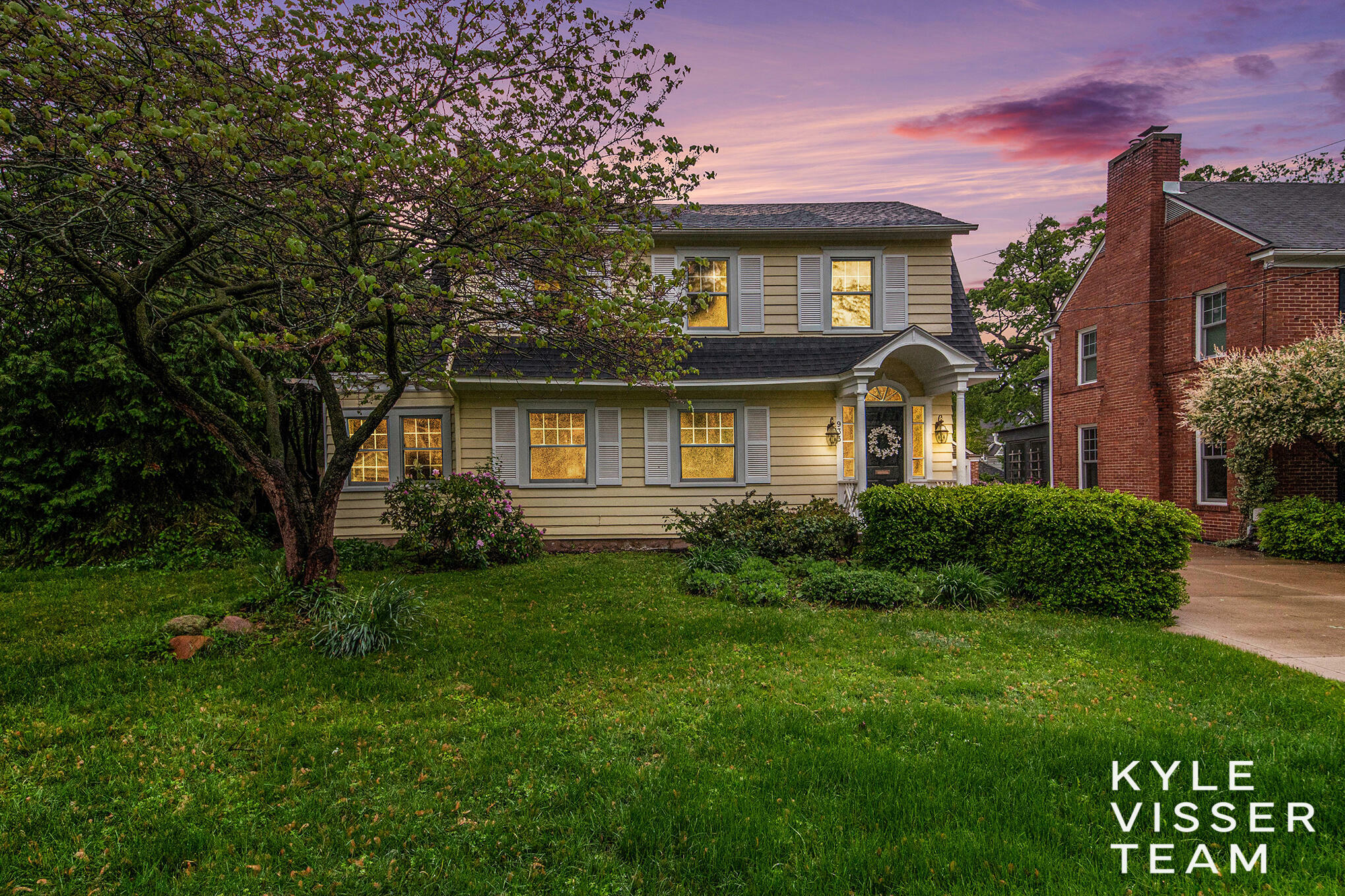 Property Photo:  933 Orchard Avenue SE  MI 49506 