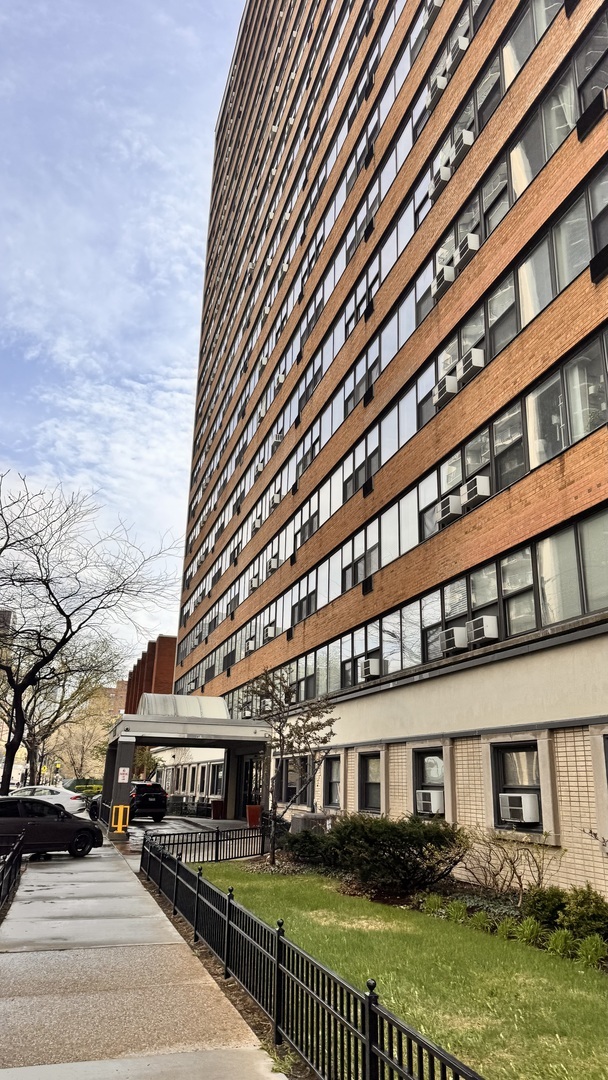 Property Photo:  6030 N Sheridan Road 1710  IL 60660 
