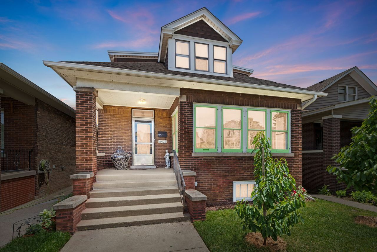 Property Photo: 10715 S Avenue G IL 60617