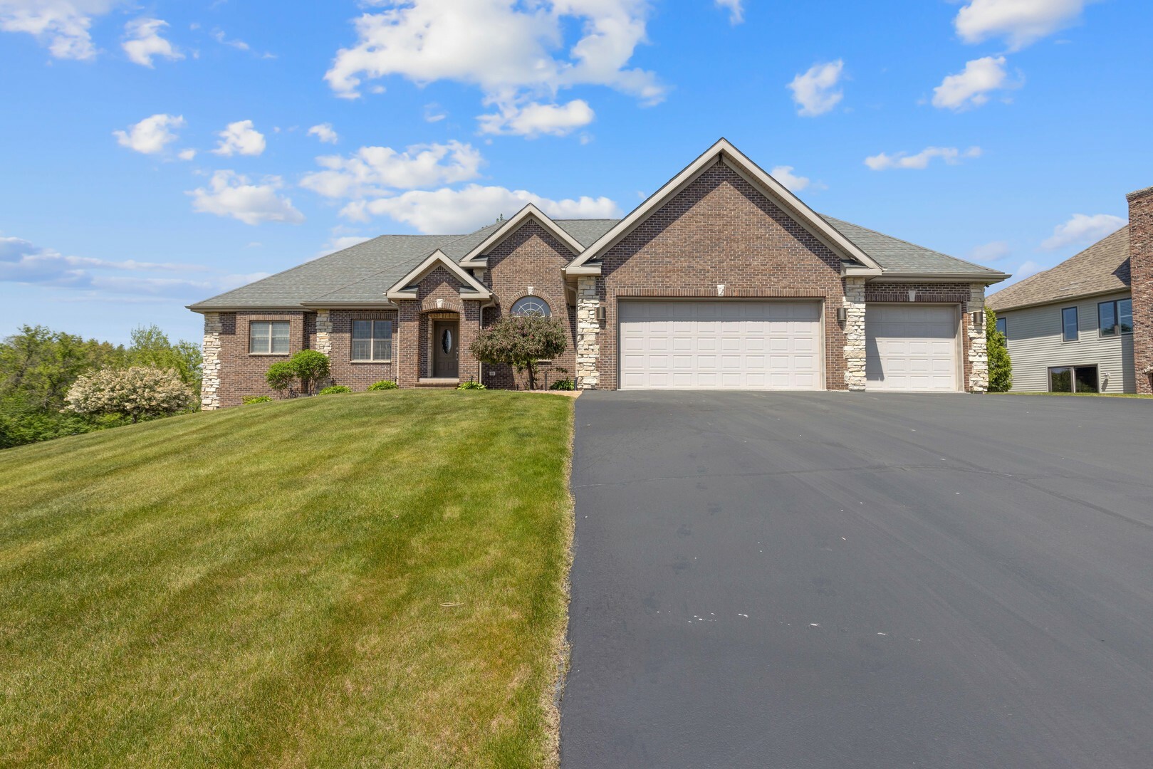 Property Photo: 13084 Deer Crossing IL 61073