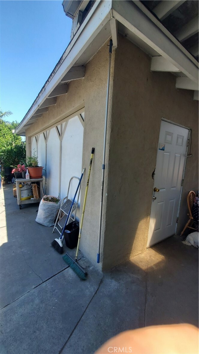 Property Photo: 6300 Holmes Avenue CA 90001