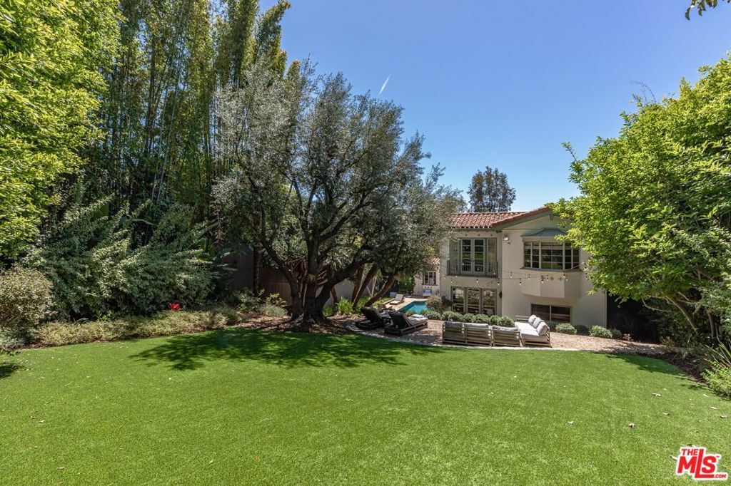 Property Photo: 1136 N Doheny Drive CA 90069