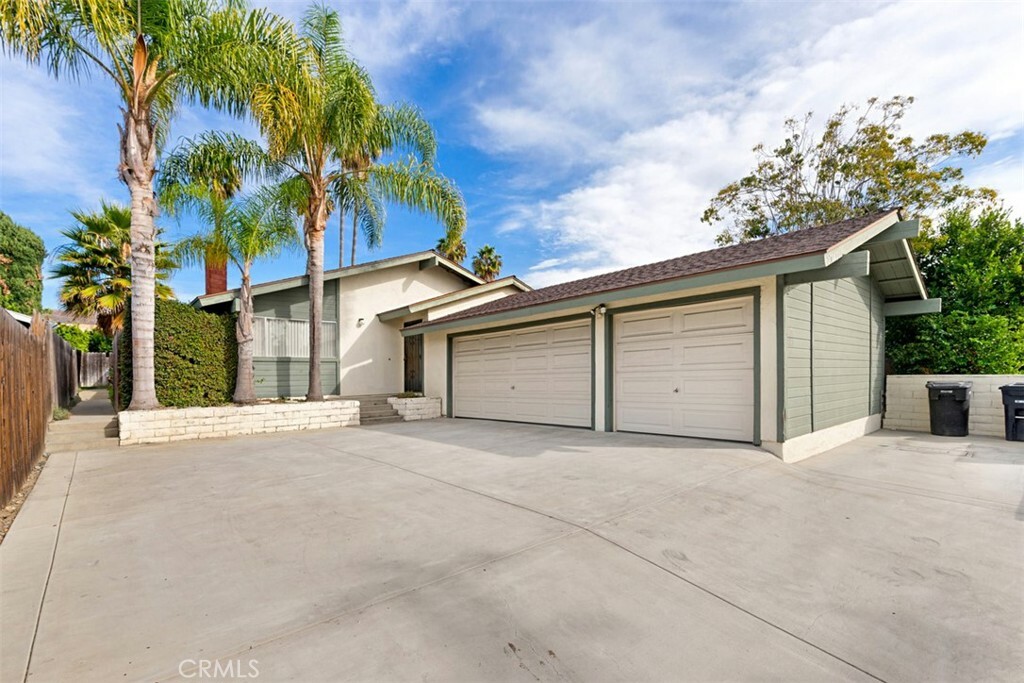 Property Photo: 27041 Avenida Las Palmas #B CA 92624