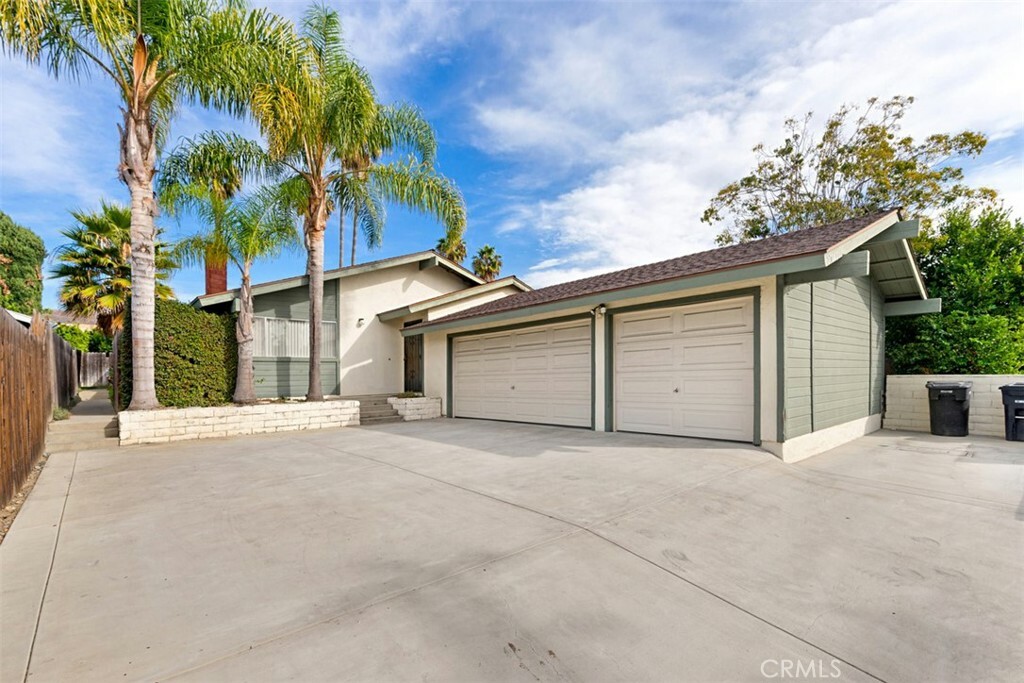 Property Photo: 27041 Avenida Las Palmas #B CA 92624
