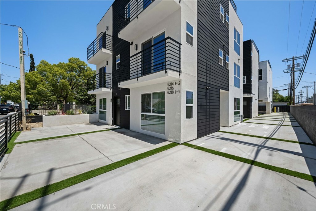 5216 Auckland Avenue  North Hollywood CA 91601 photo
