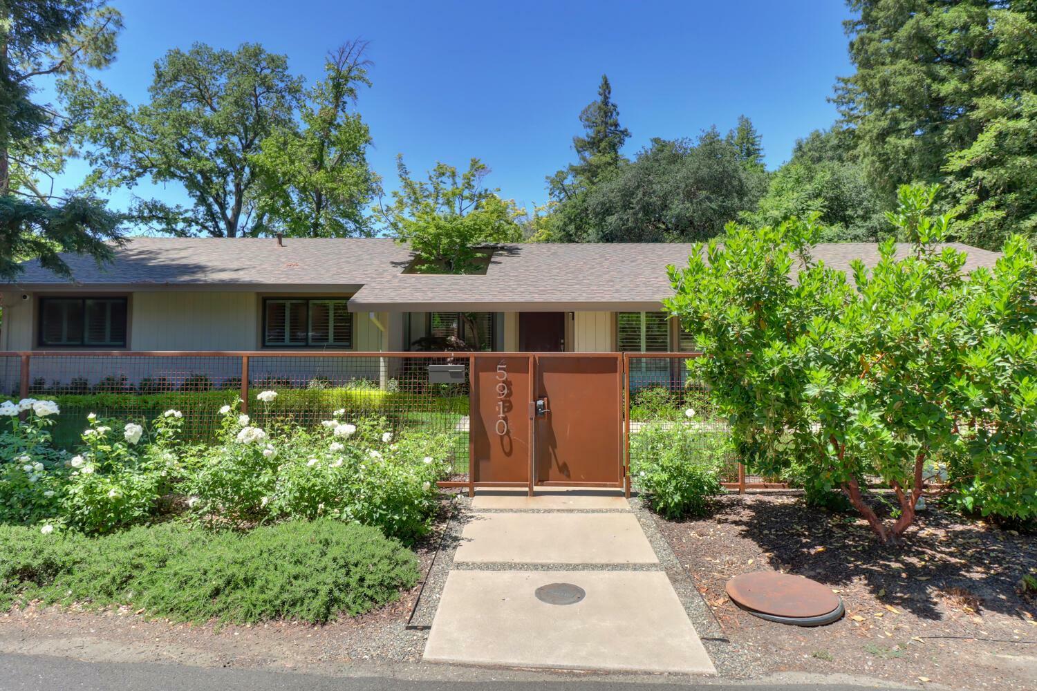 Property Photo: 5910 River Glen Court CA 95608