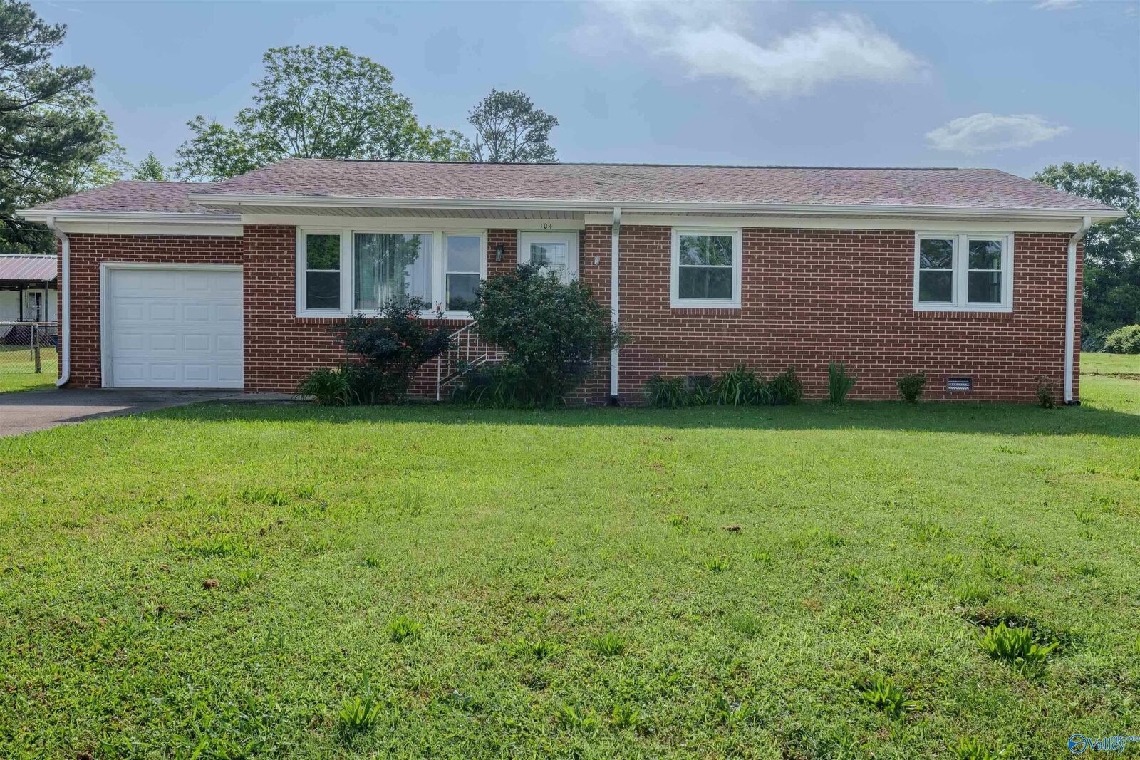 Property Photo:  104 Camellia Drive  AL 35633 