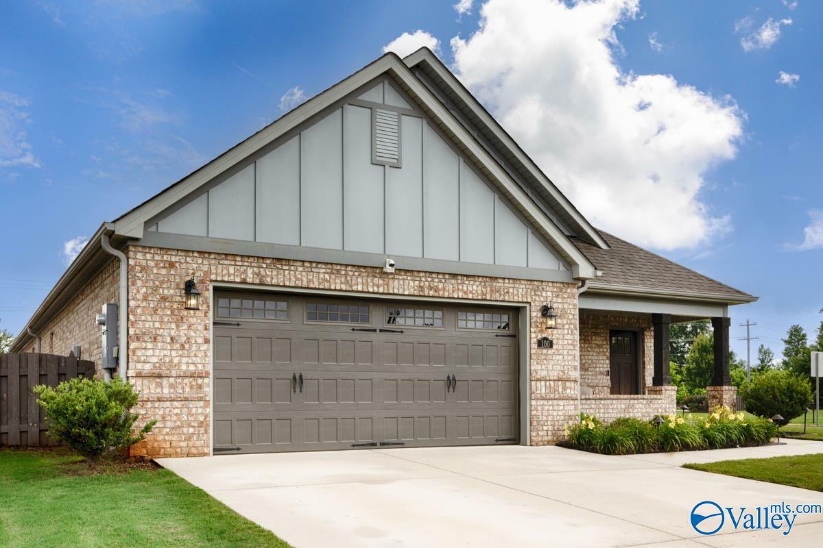 Property Photo: 100 Kinglet Way AL 35756
