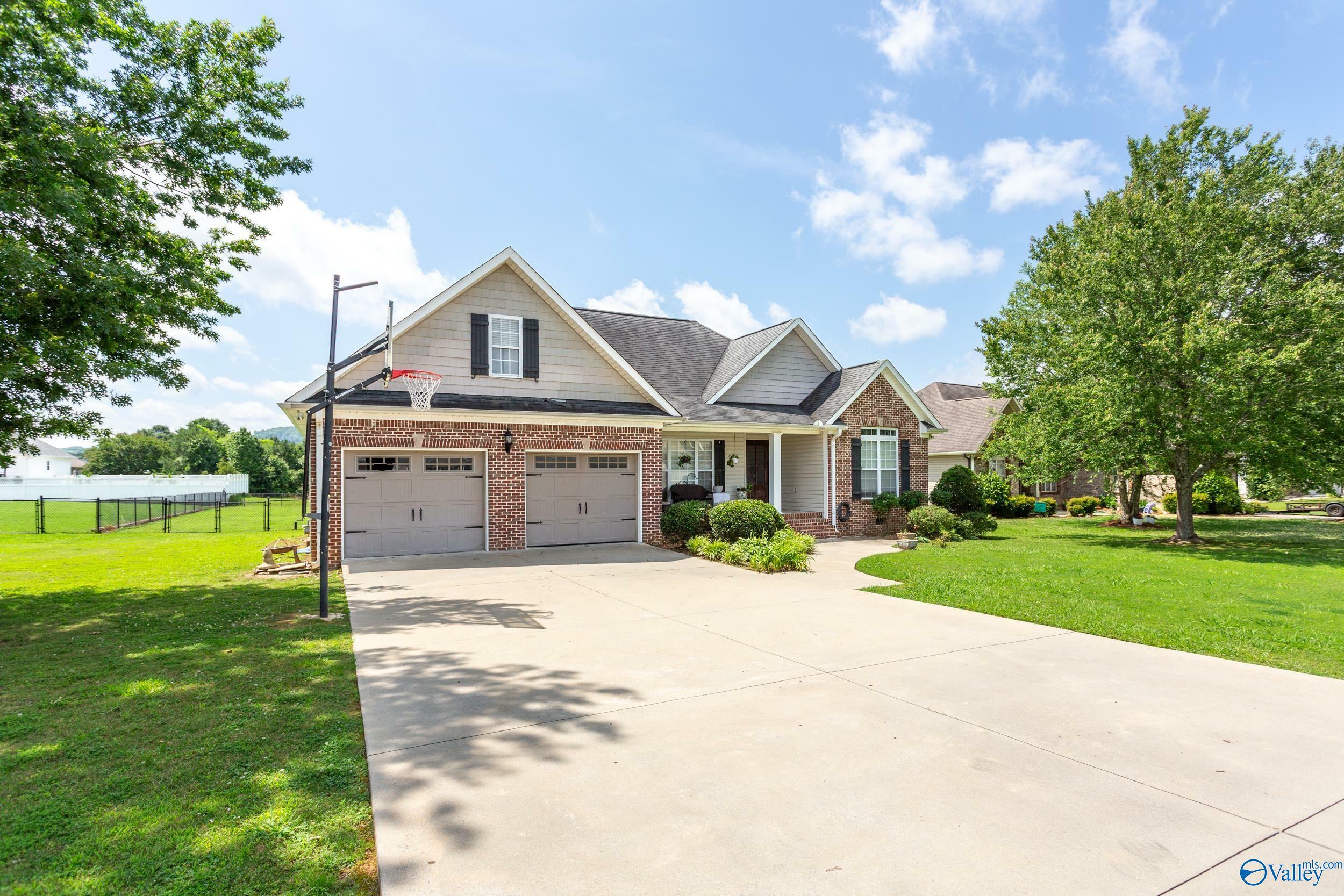 Property Photo: 1465 Marshall Way AL 35907