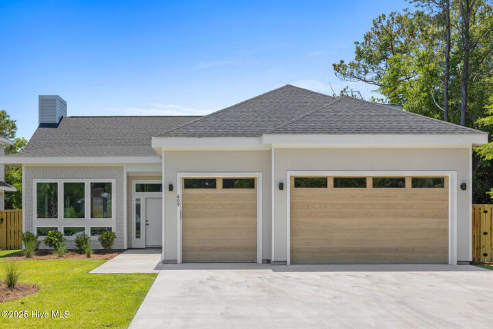 Property Photo:  609 Augusta Avenue  NC 28428 