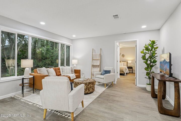 Property Photo: 8151 Ladoga Avenue FL 32217