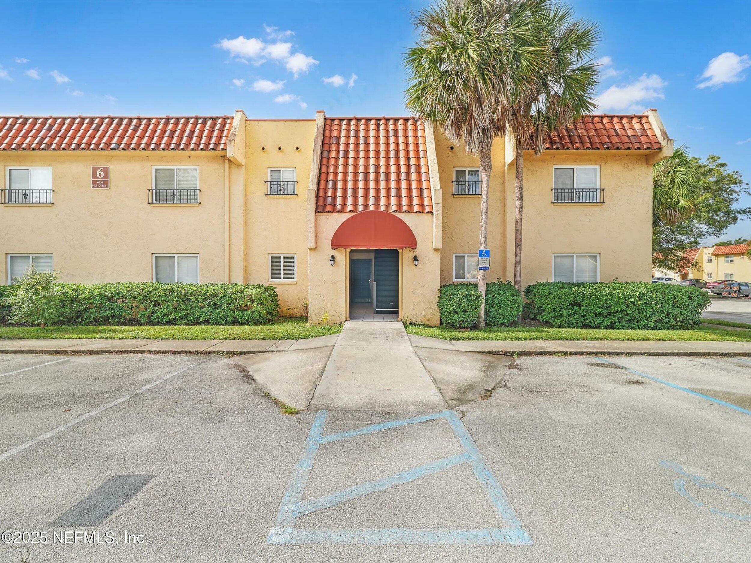 Property Photo: 6654 Bell Tower Court 8 FL 32217