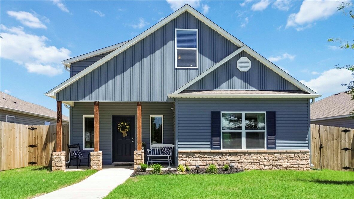 Property Photo:  1026 S Morningside  AR 72701 