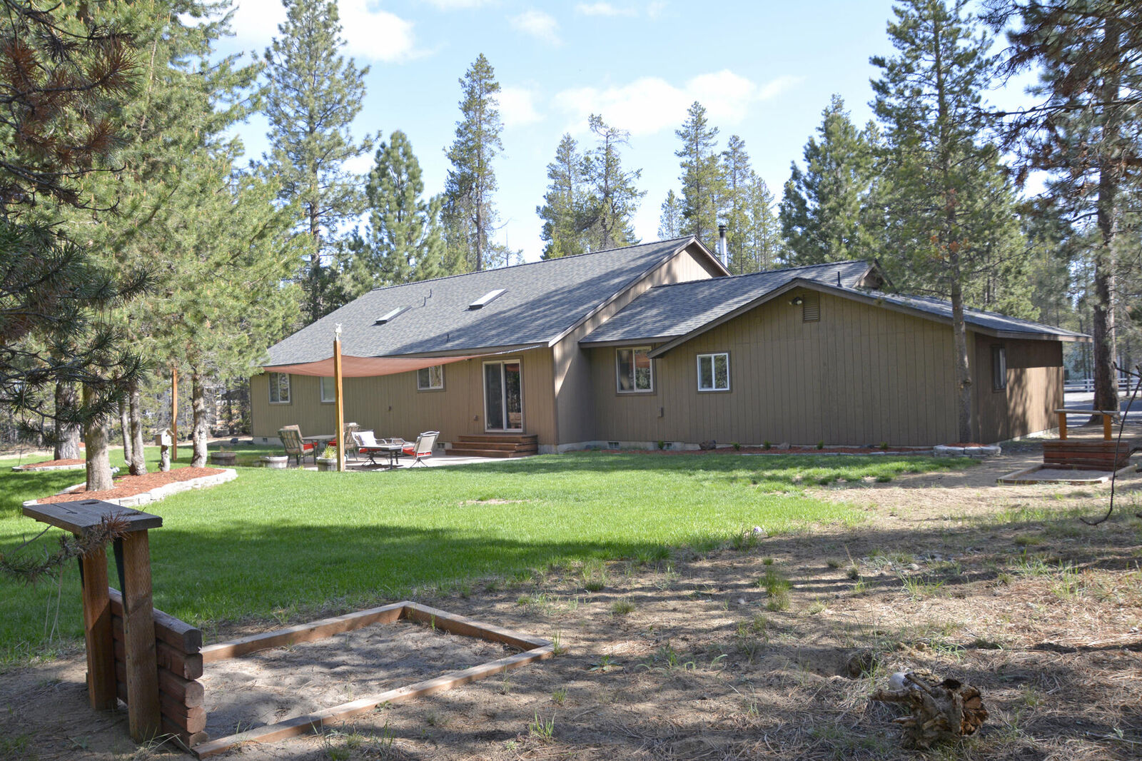 Property Photo: 52875 Rainbow Drive OR 97739