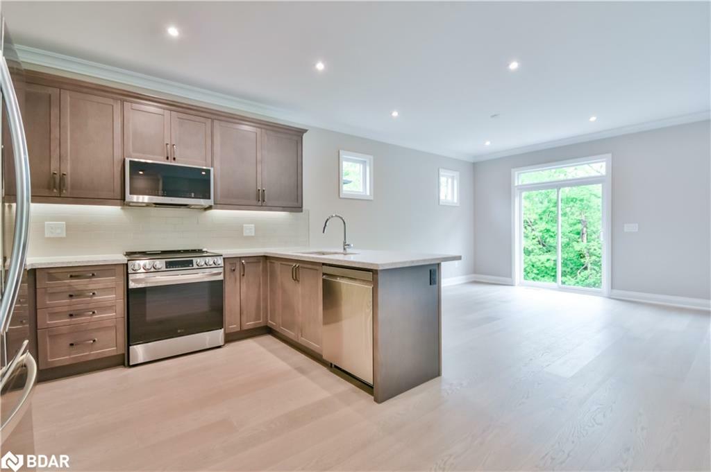 Photo de la propriété: 433 Russ Howard Drive ON L4R 0A6