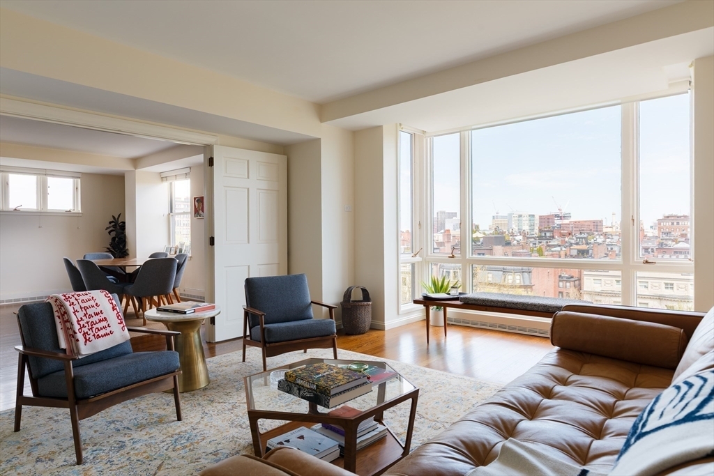 Property Photo:  2 Commonwealth Avenue 8G  MA 02116 